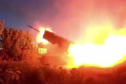 Video 'hỏa thần' Nga bắn phá hàng loạt cứ điểm và công sự của Ukraine