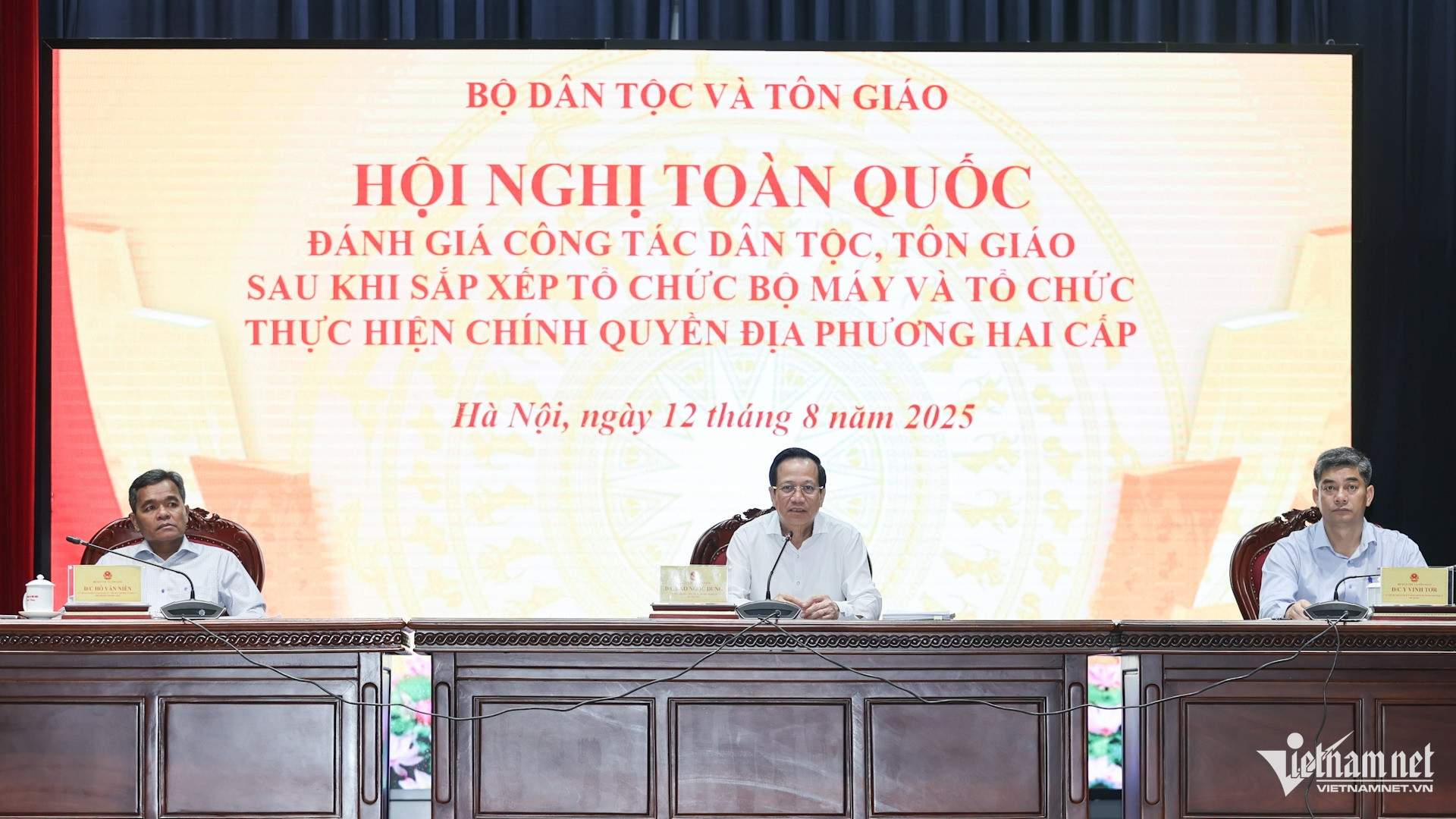 W-Bo truong chu tri.jpg