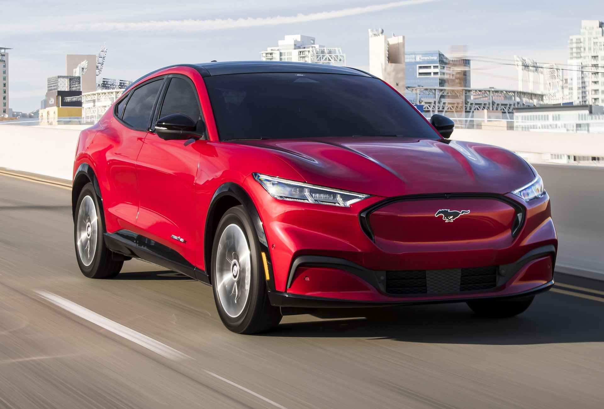 Xe SUV điện Ford Mustang Mach-E sắp về Việt Nam, tại nước bạn giá chỉ 1,6 tỷ