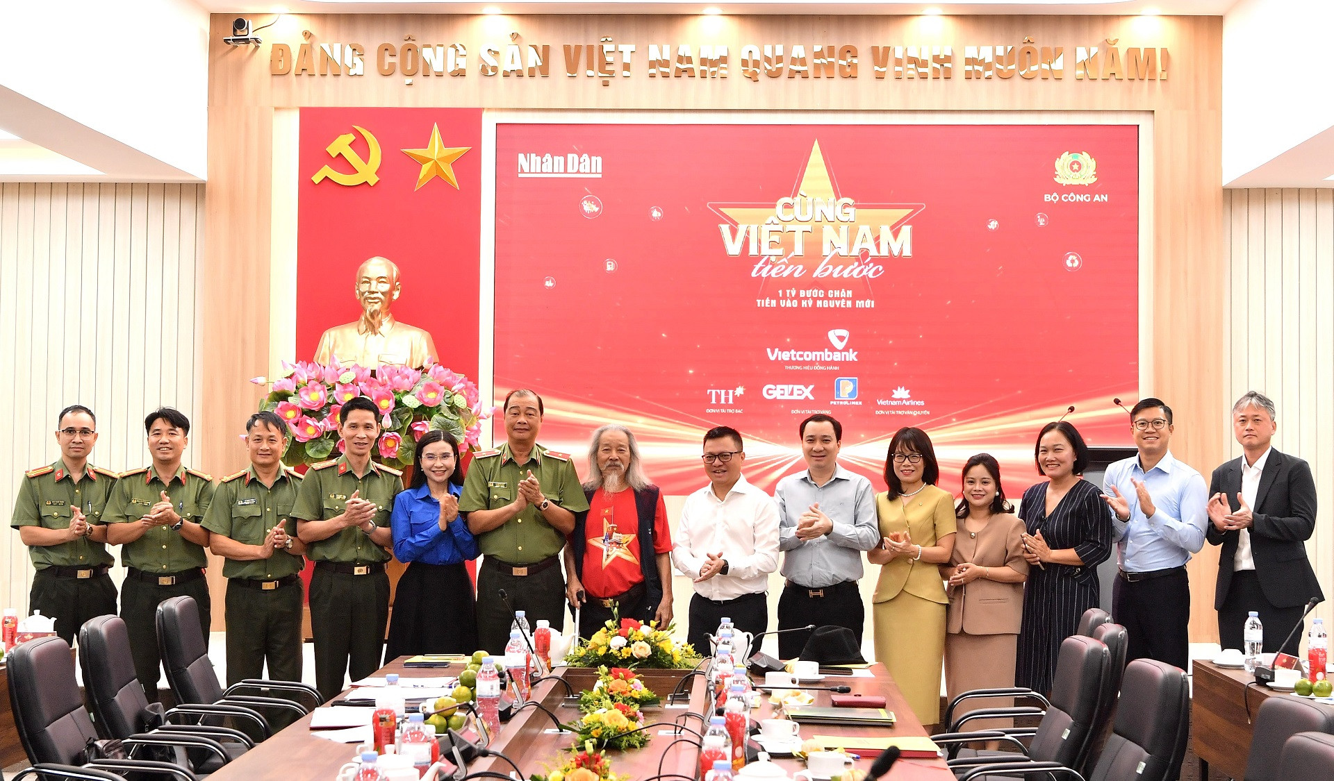 20250811_LHQ_HopbaoCungVietNamTienBuoc_111.jpg