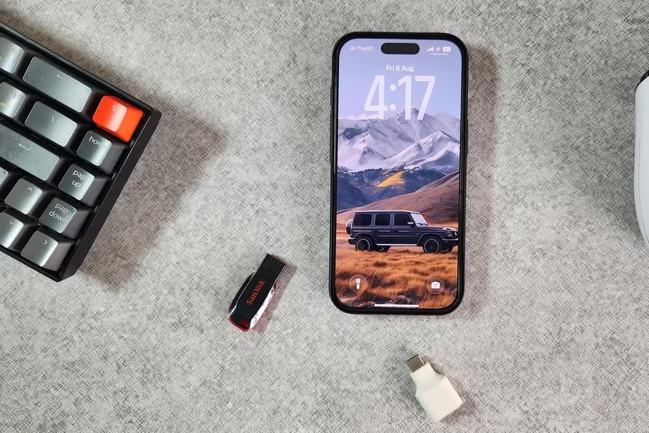 8 phụ kiện điện thoại tưởng ngớ ngẩn nhưng thông minh bất ngờ