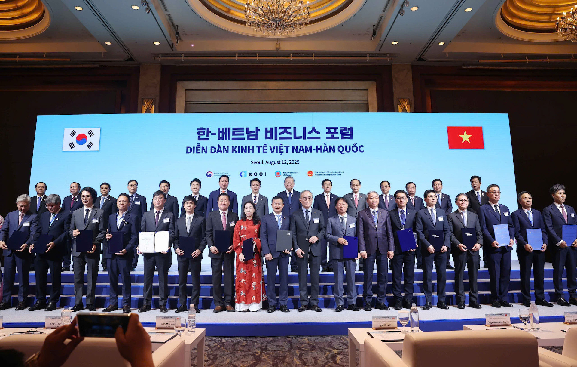 CMC và Samsung C&T ký MOU phát triển trung tâm dữ liệu 1 tỷ USD