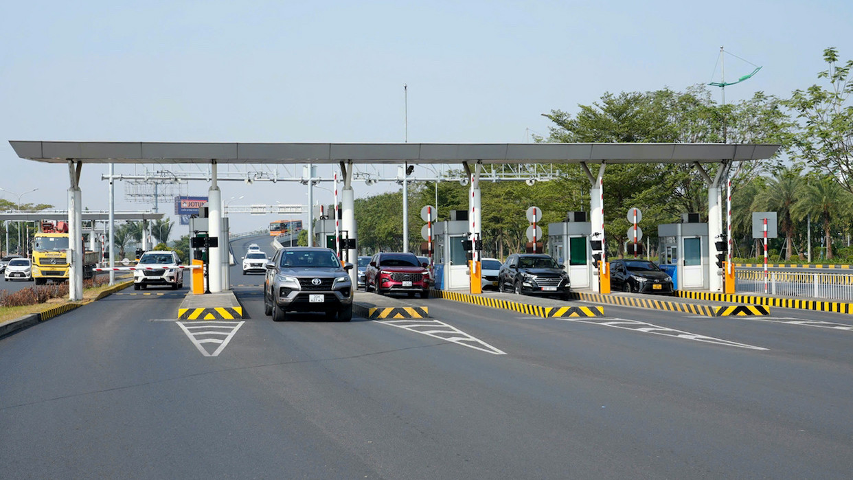 cang hkqt noi bai chinh thuc ap dung thu phi khong dung tai tat ca cac lan vao ra ca hai nha ga 4 1 295.jpg