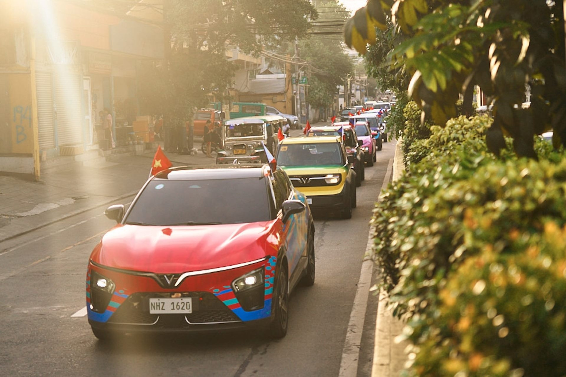 Dàn xe điện VinFast khuấy động đường phố Philippines