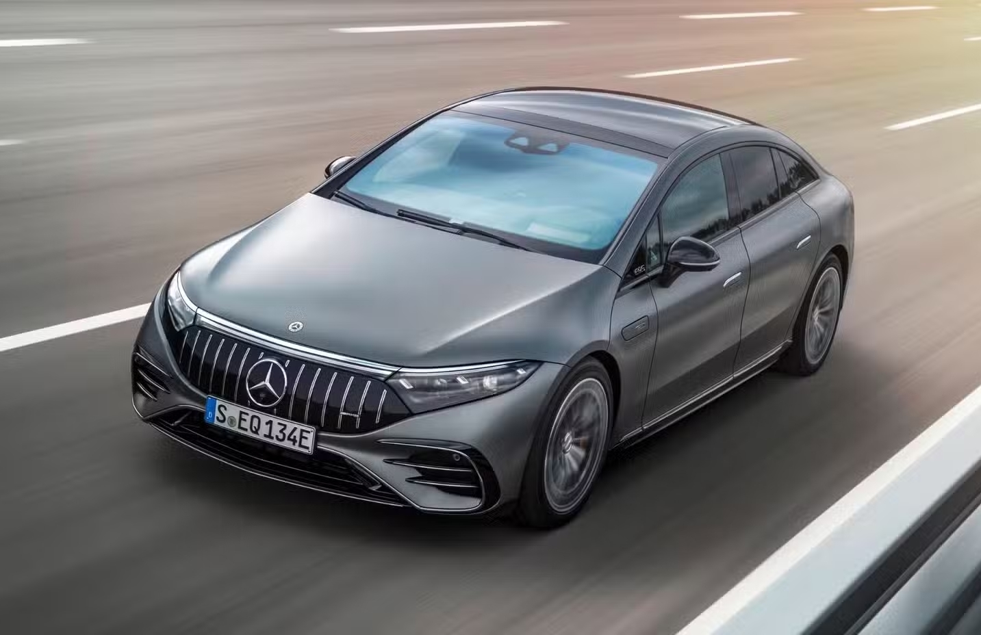 Hãng xe sang Đức Mercedes-Benz kiến nghị xe xăng tồn tại song song với xe điện