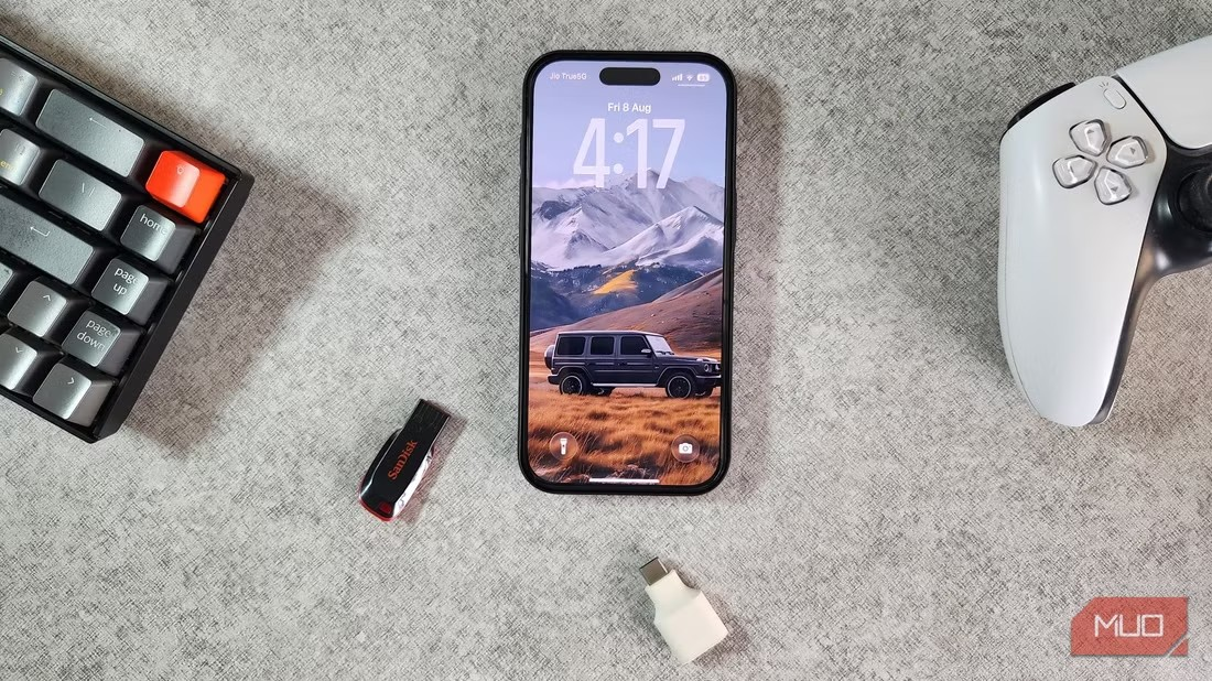 8 phụ kiện điện thoại tưởng ngớ ngẩn nhưng thông minh bất ngờ