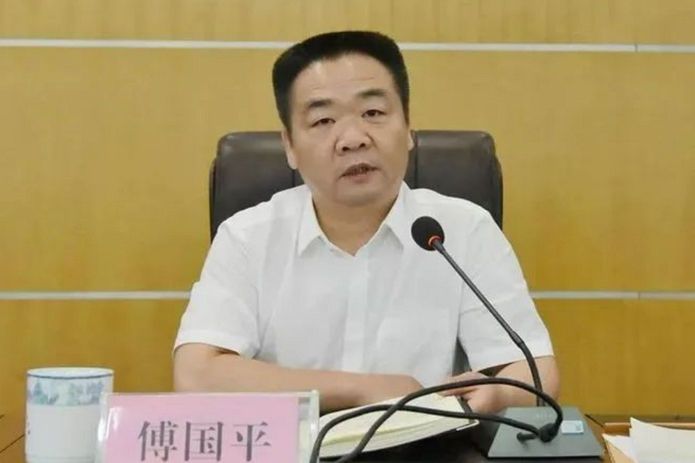 Kho tiền khổng lồ, rượu quý chất đống trong mật thất của quan tham Trung Quốc