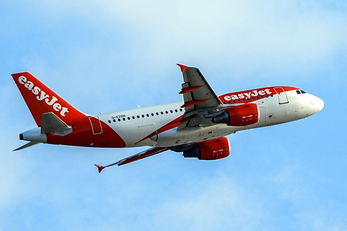 may bay Easy Jet.jpg