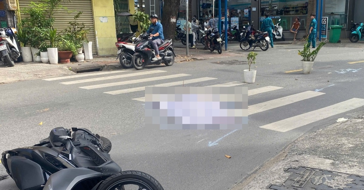 Tài xế xe tải bỏ trốn sau tai nạn khiến cô gái trẻ ở TPHCM tử vong