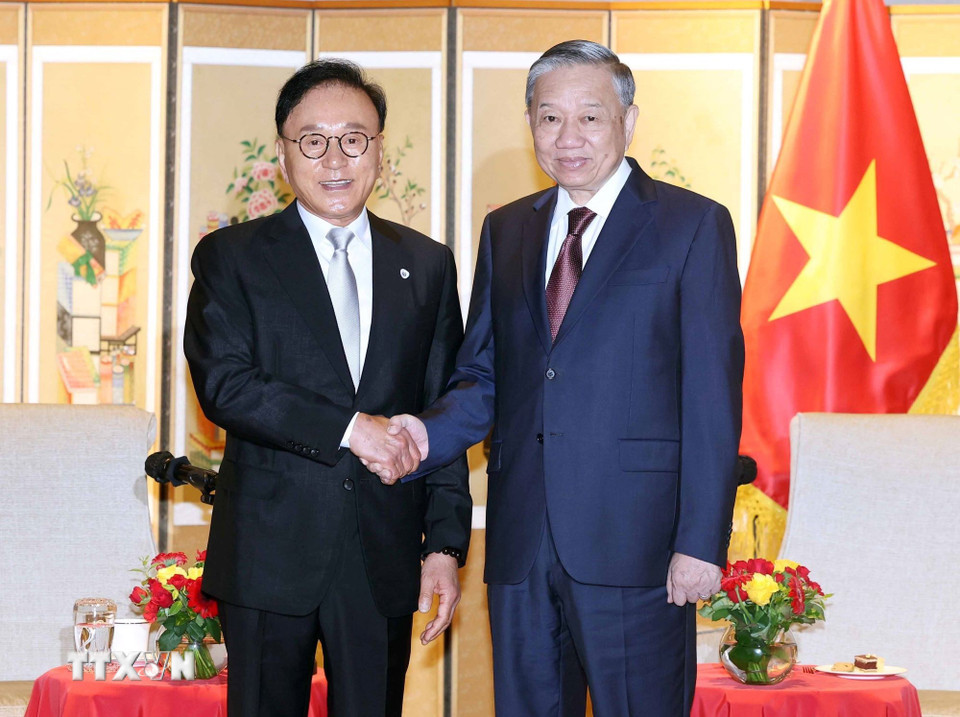 tong bi thu to lam tiep nguyen tong lanh su danh du park soo kwan.jpg