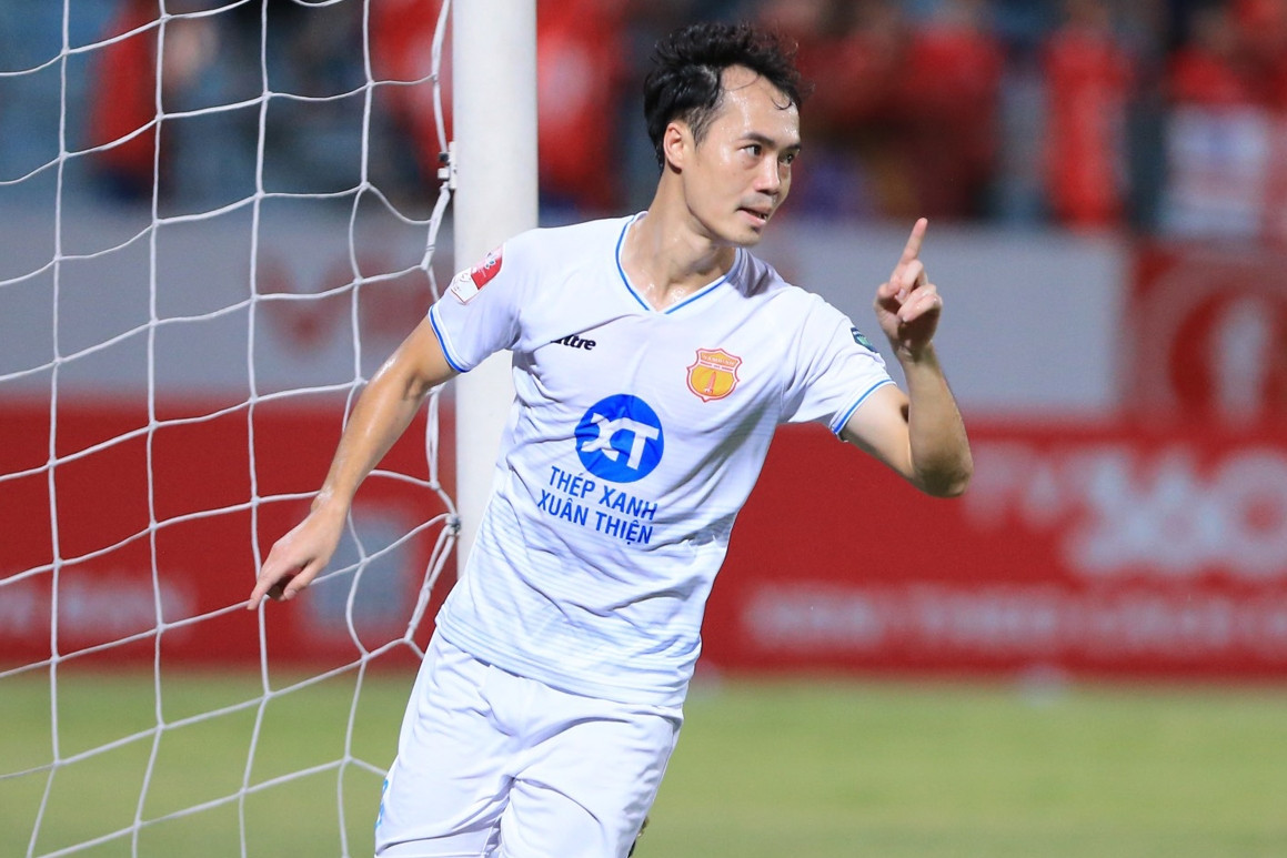 Văn Toàn phẫu thuật thành công, lỡ hẹn lượt đi V-League và tuyển Việt Nam