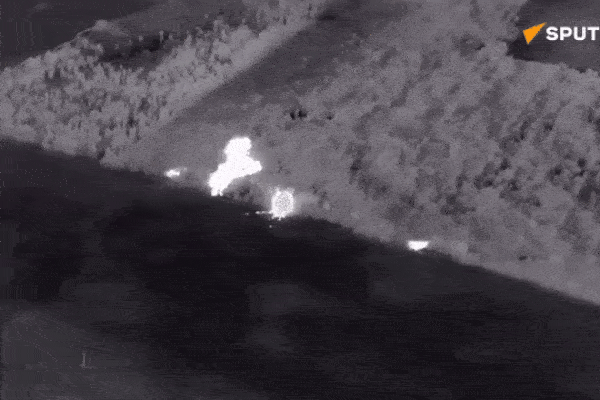 Video máy bay Su-34 và UAV Nga bắn nổ xe tăng Abrams của Ukraine ở Sumy