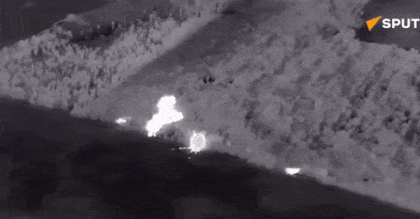 Video máy bay Su-34 và UAV Nga bắn nổ xe tăng Abrams của Ukraine ở Sumy