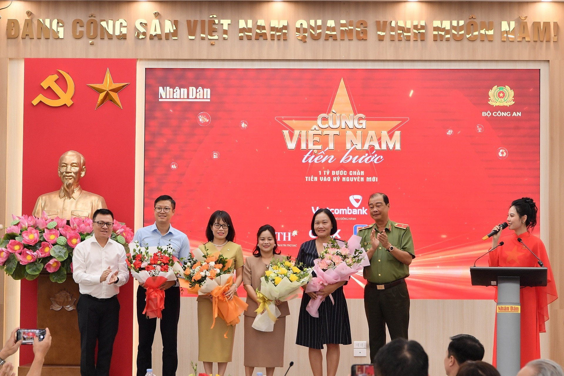 Vietcombank ‘Cùng Việt Nam tiến bước’, lan tỏa thông điệp ‘1 tỷ bước xanh’