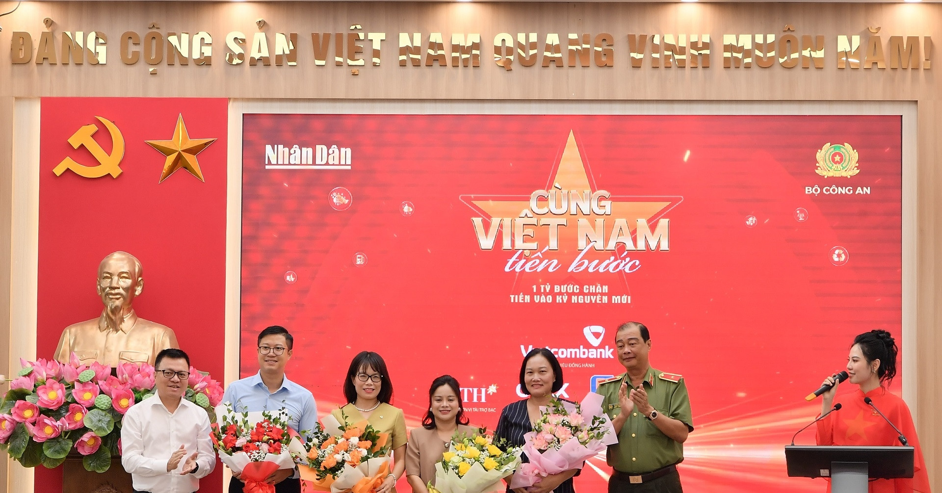 Vietcombank ‘Cùng Việt Nam tiến bước’, lan tỏa thông điệp ‘1 tỷ bước xanh’