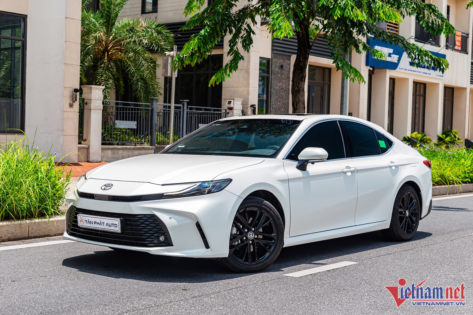 W-toyota camry 1.jpg
