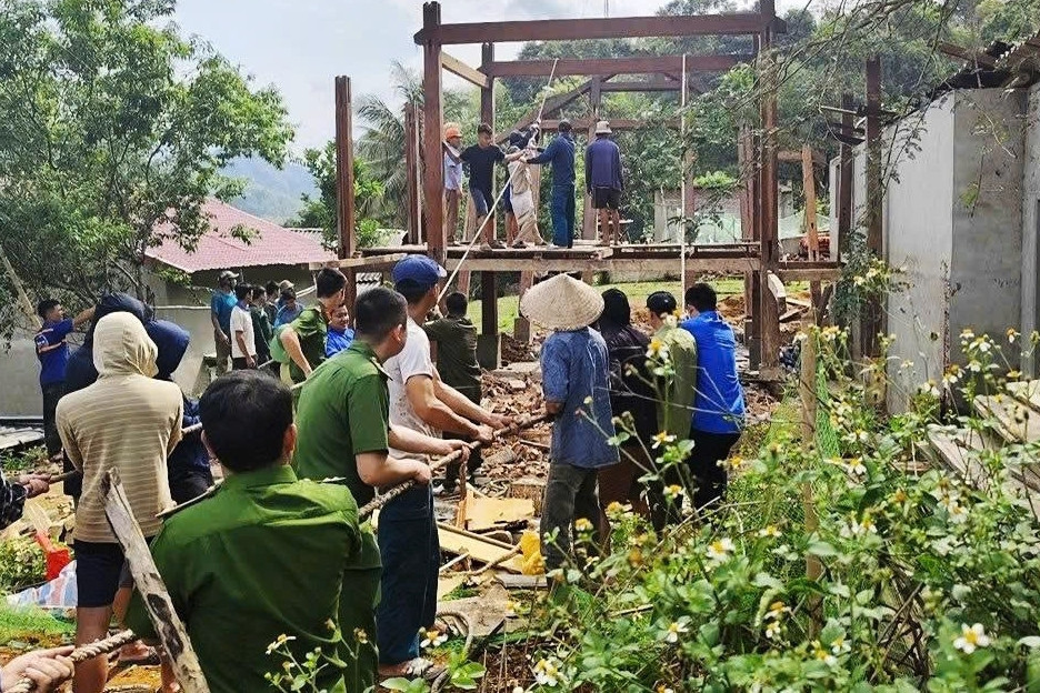 Xóa nhà tạm ở miền núi Thanh Hóa: 'Khi dân cần, khi dân khó có công an'