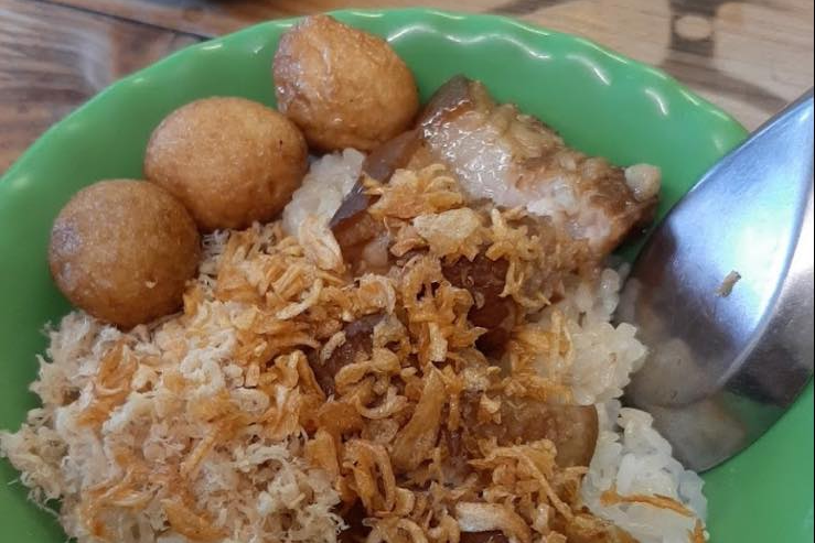 Xôi sáng ngon, tiện lợi nhưng ai nên hạn chế