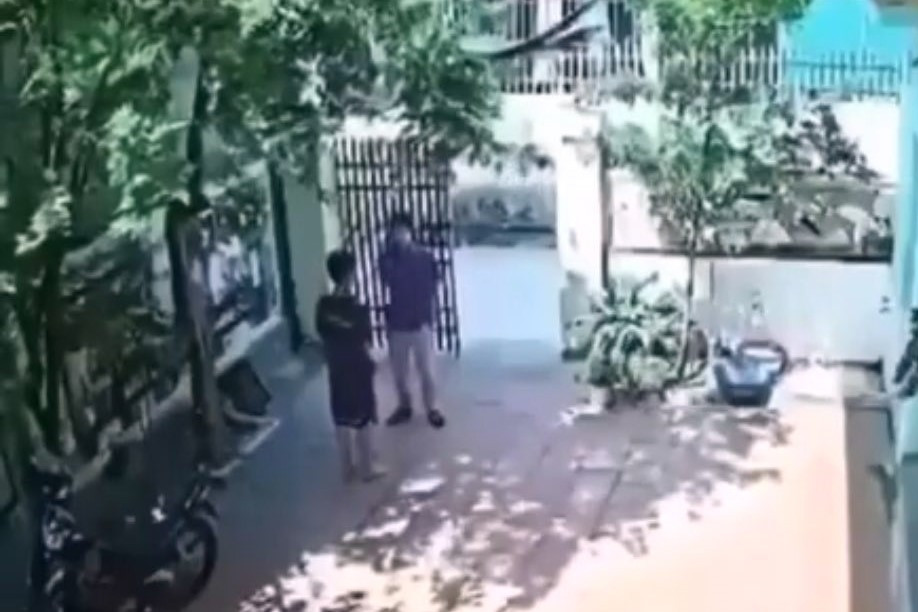 Xôn xao clip thầy giáo đến tận nhà đánh học sinh ở Thanh Hóa