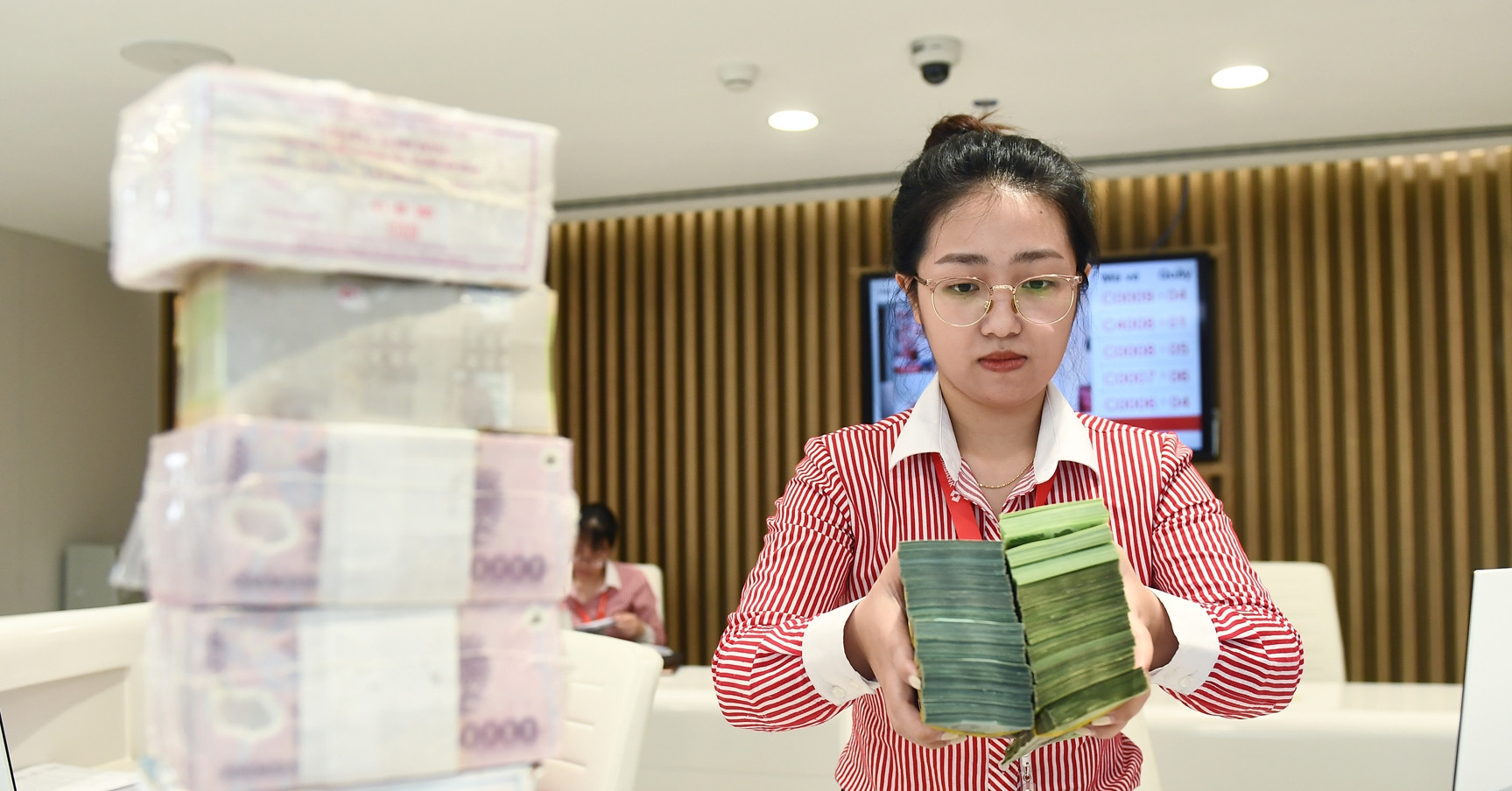 Lãi suất ngân hàng hôm nay 14/8/2025: Tăng mạnh một loạt kỳ hạn