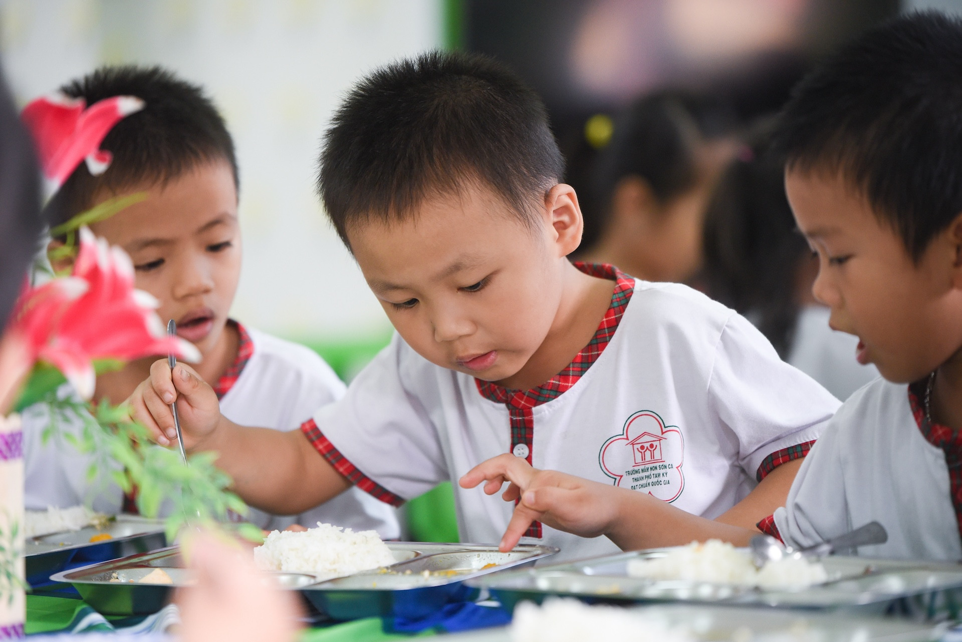 Trẻ em trong độ tuổi học đường đang đối mặt với 3 gánh nặng dinh dưỡng