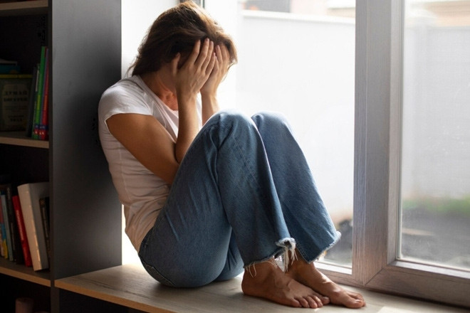 Cưới nhau 5 năm mới gần gũi vài lần, vợ bức bối đi tìm đáp án