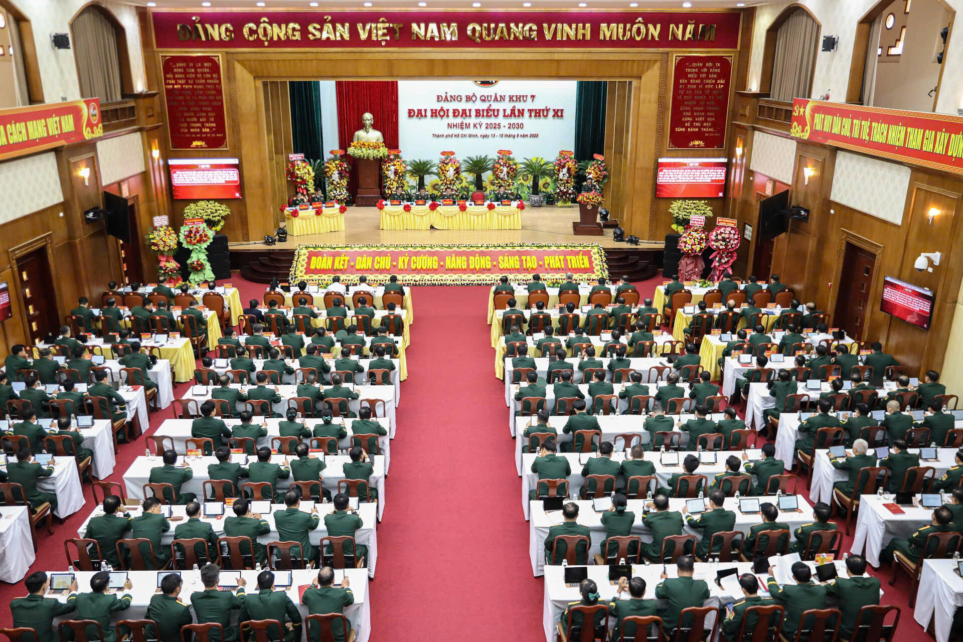 dai hoi QK7.jpg