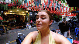 khach Tay an pho via he o Ha Noi 0.gif
