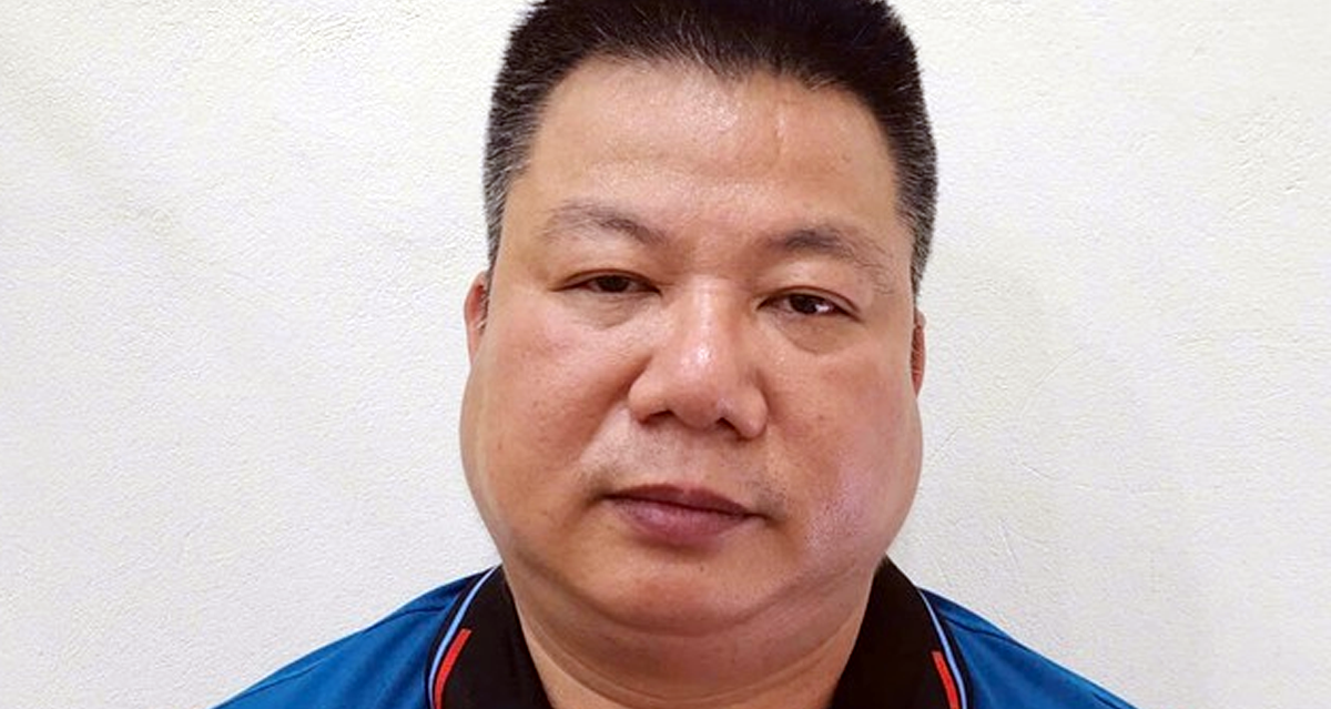 Khởi tố người đàn ông lao vào xe khách rút chìa khóa rồi bỏ đi ở Hà Nội