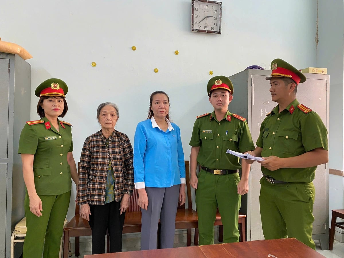 Xét xử bà Giáp Thị Sông Hương, chủ mái ấm Hoa Hồng và 3 bảo mẫu