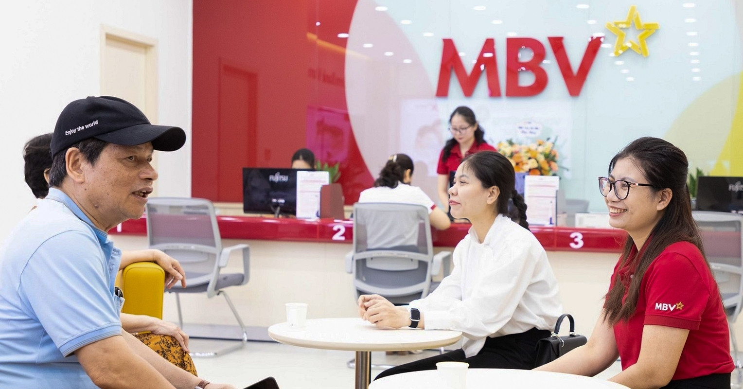 Một ngân hàng chuyển trụ sở chính cùng hơn 20 phòng giao dịch