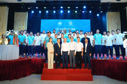 Nam Định xuất quân, HLV Vũ Hồng Việt hứa vô địch V-League