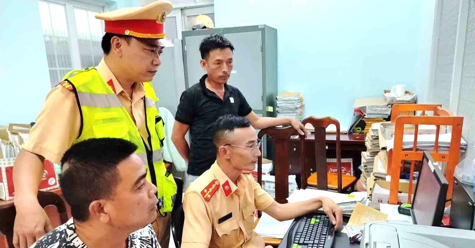 Tình tiết bất ngờ vụ tài xế chở quá 21 người bị xử phạt 234 triệu đồng