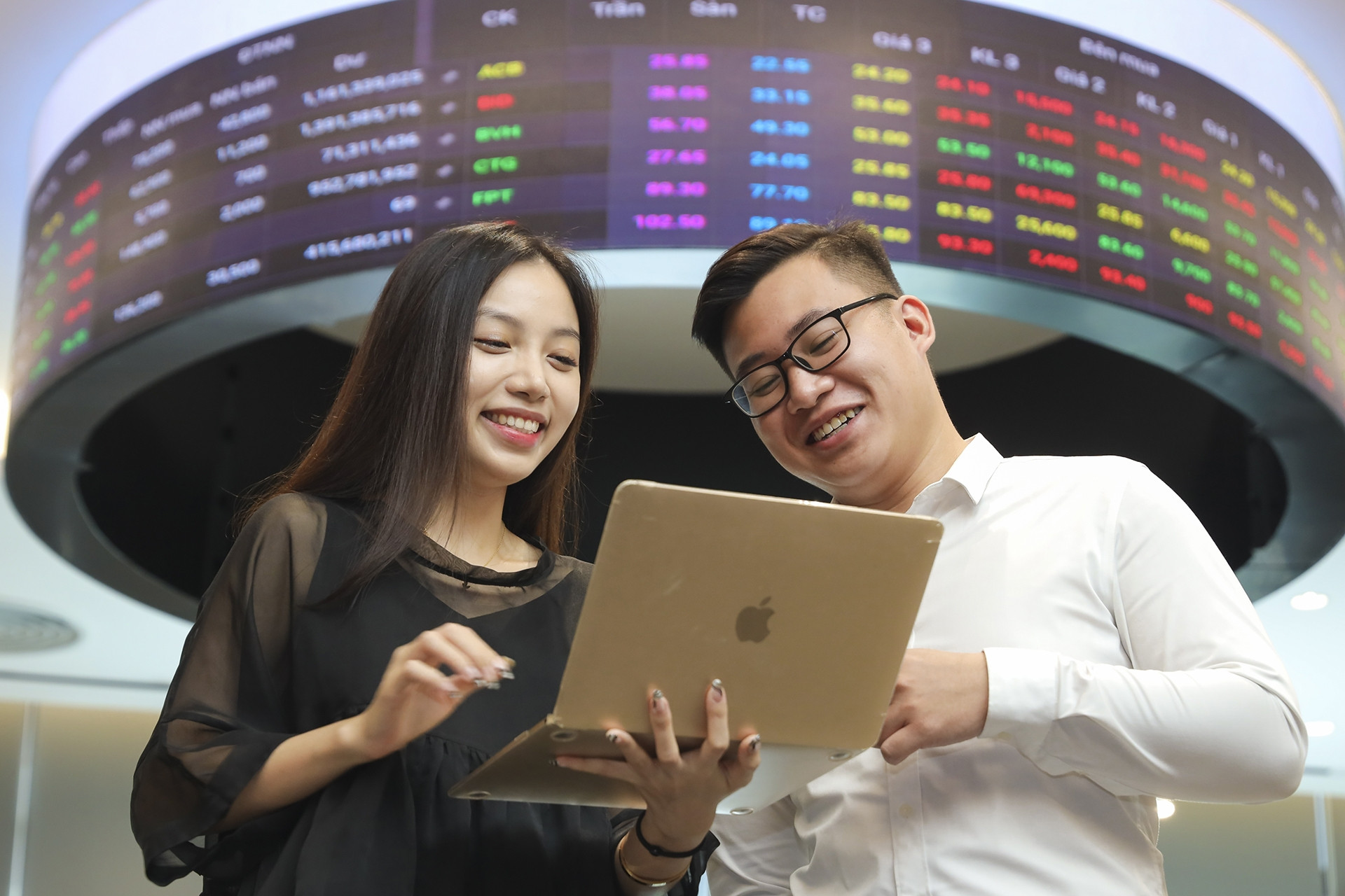 Ngân hàng Nhà nước ra quy định mới, dòng tiền tỷ USD đẩy chứng khoán lên đỉnh cao