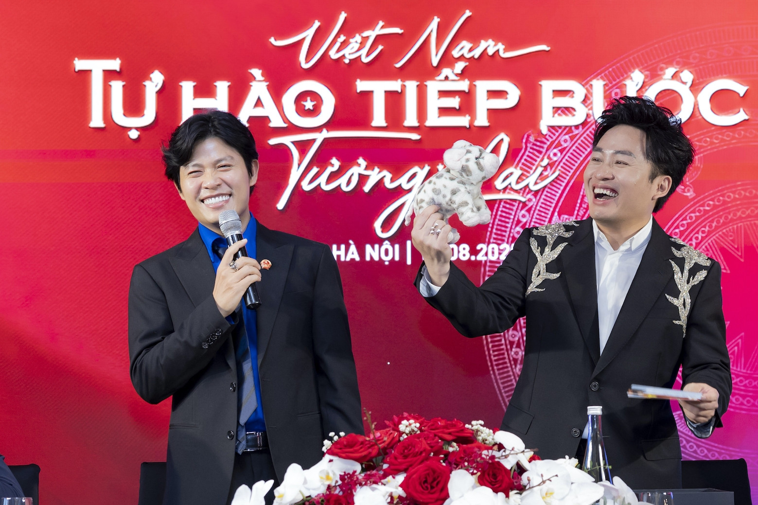 Tùng Dương: 'Nguyễn Văn Chung rất hiền, chiều tôi hơn chiều người yêu'
