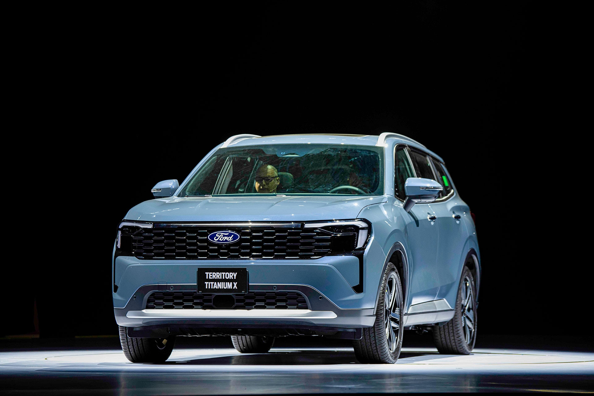 Giá tăng nhẹ và nhiều nâng cấp, Ford Territory 2025 gây áp lực cho Mazda CX-5