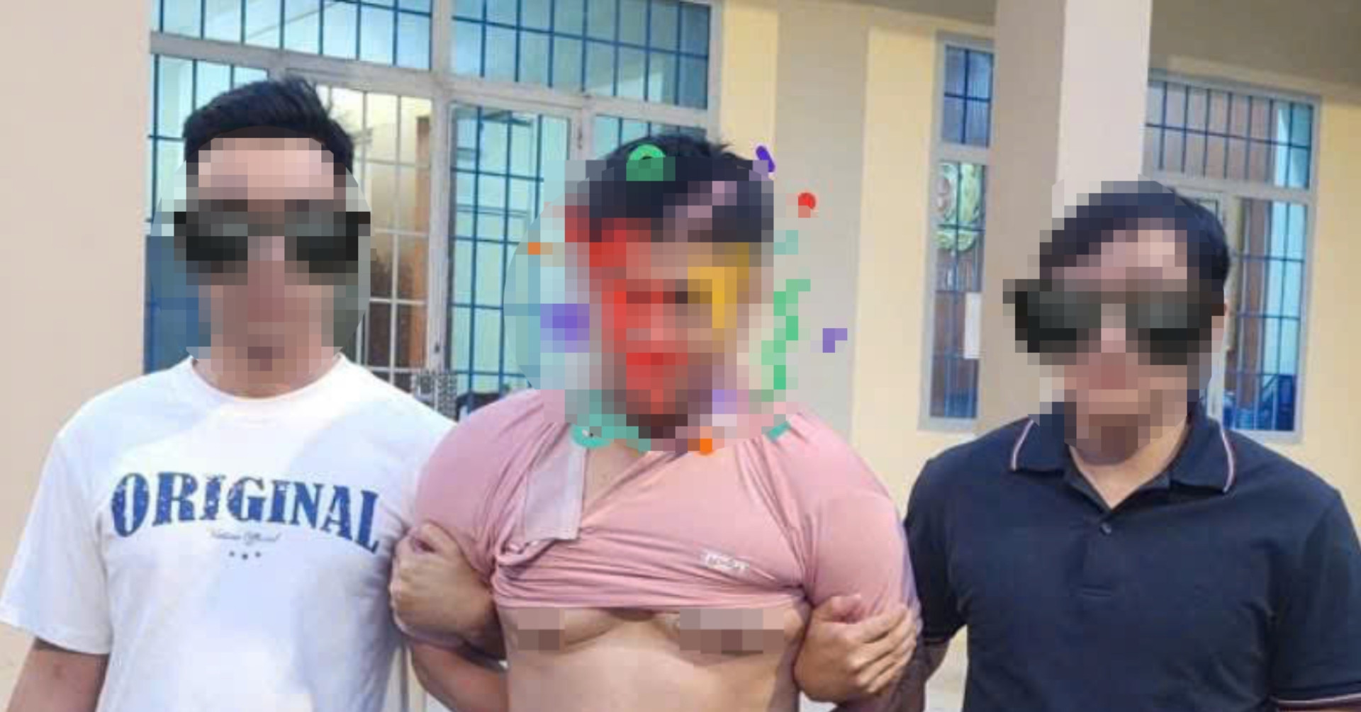 Kẻ biến thái kề dao vào cổ bé gái 12 tuổi để hiếp dâm nhiều lần