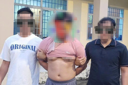 Kẻ biến thái kề dao vào cổ bé gái 12 tuổi để hiếp dâm nhiều lần