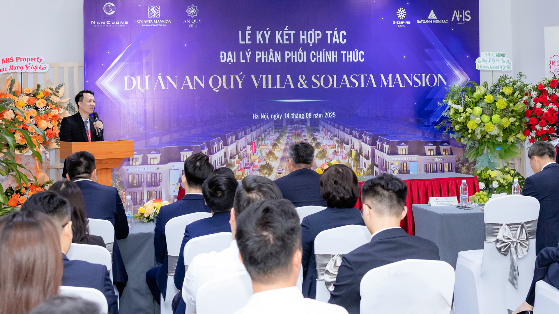Mr.Son phát biểu.jpg