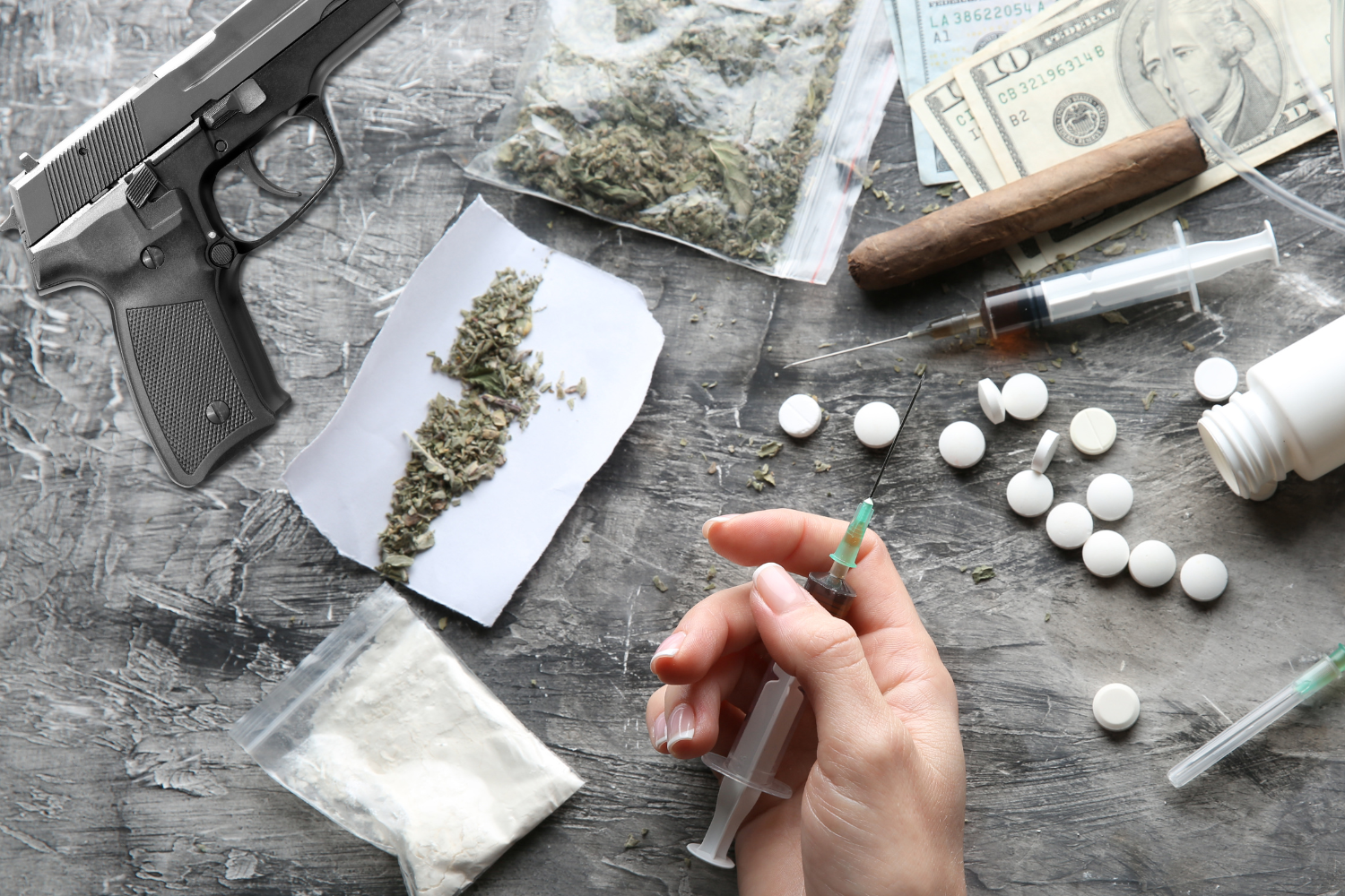 Nổ súng trong phòng trọ, gã trai khiến vợ cũ dính án vì giữ hộ 'hàng nóng'