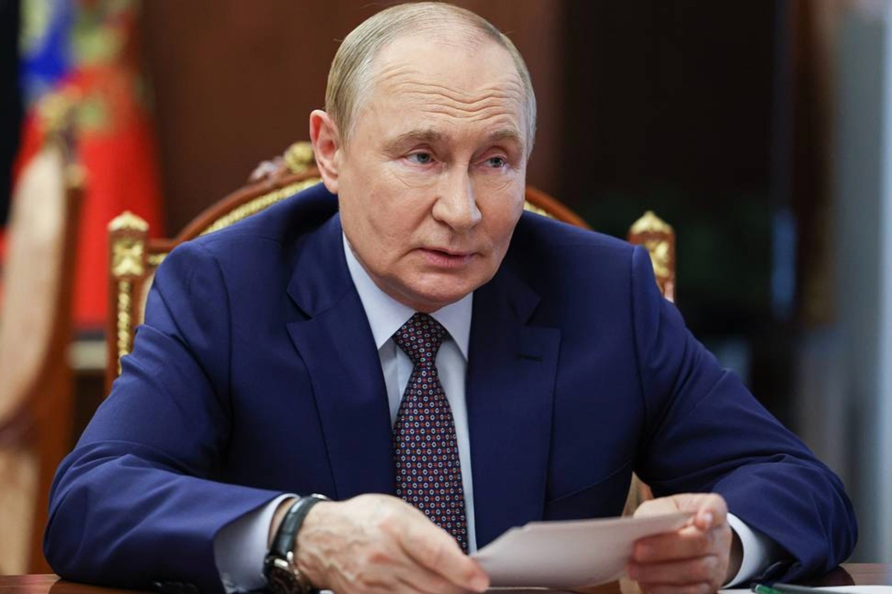 Ông Putin không bay thẳng tới nơi hội đàm với ông Trump