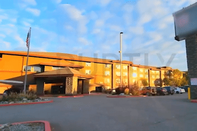 Ông Trump lên đường tới gặp ông Putin, hé lộ nơi ở của đoàn Nga tại Alaska