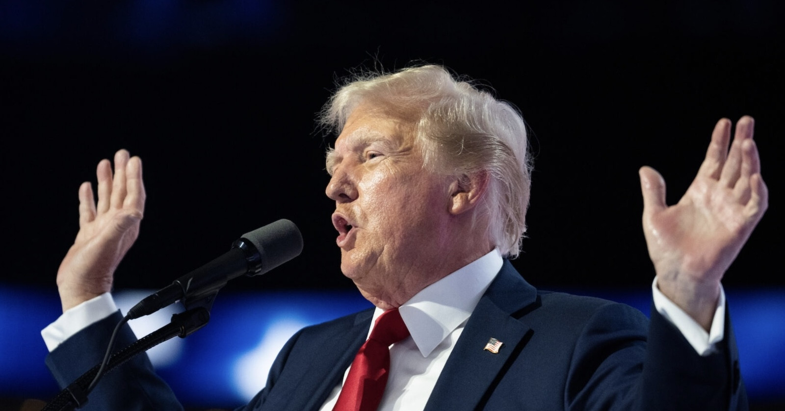 Ông Trump nói &amp;apos;không đàm phán cho Ukraine&amp;apos;, nêu điều kiện phạt nặng Nga