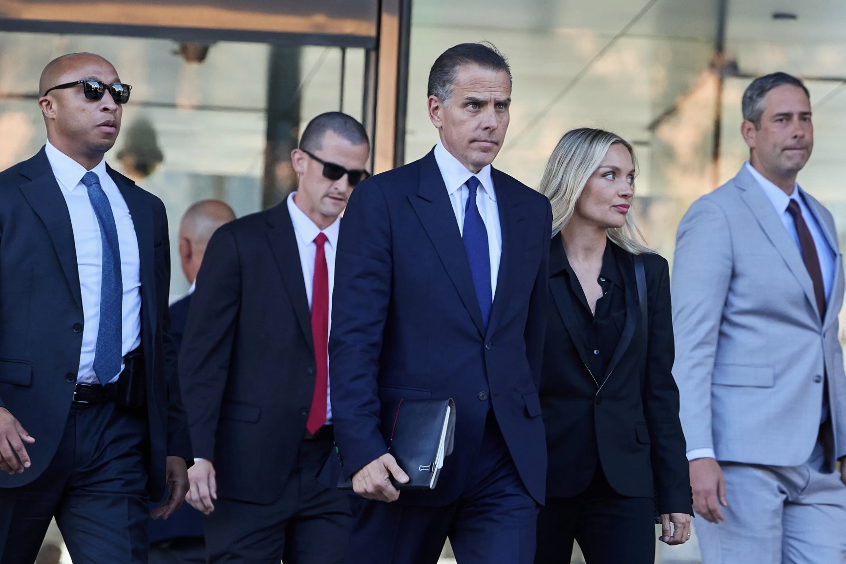 Tổng thống Mỹ ủng hộ vợ kiện con trai người tiền nhiệm Biden