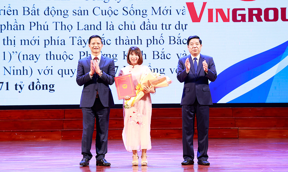 trao quyết định.jpg