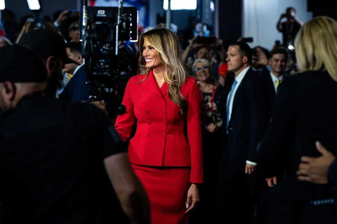 04pol melania topart cfgw superJumbo.jpg