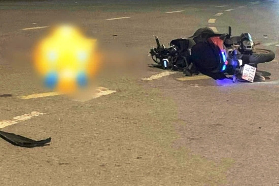 Bản tin cuối ngày 15/8: Xe máy ‘kẹp 3’ va chạm với ô tô, cô gái tử vong tại chỗ