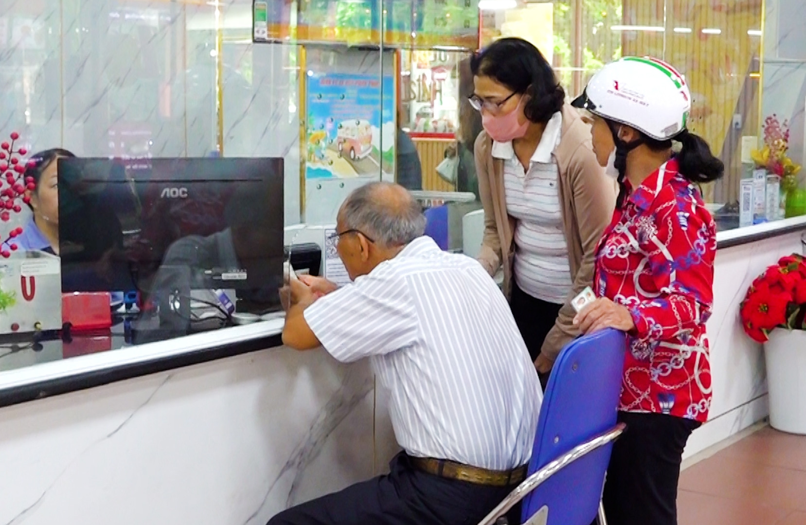 Người dân TPHCM tranh thủ săn vé tàu sớm dịp Lễ Quốc khánh 2/9