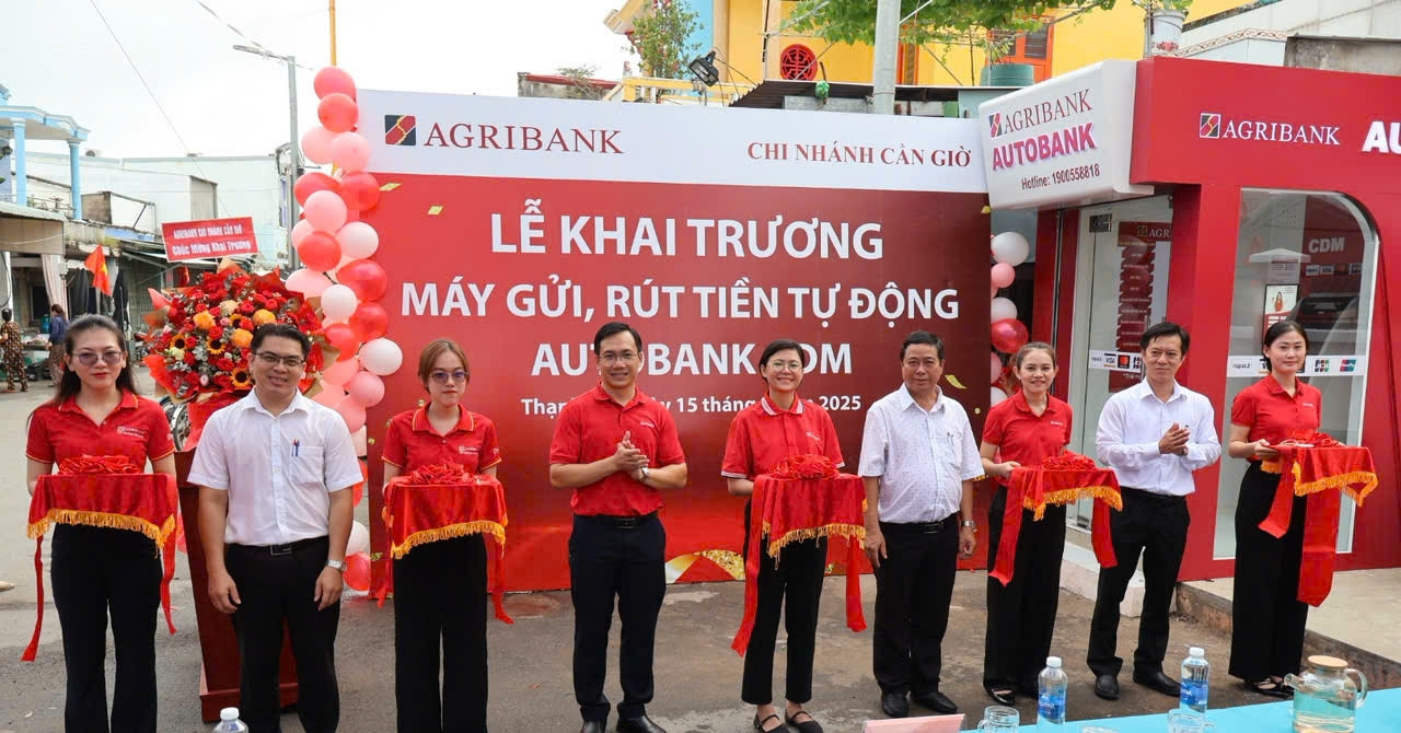 Agribank mang dịch vụ ngân hàng hiện đại đến xã đảo Thạnh An