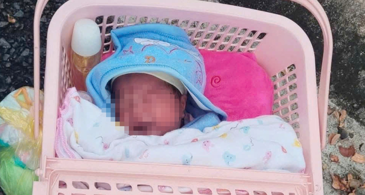 Bé sơ sinh bị bỏ rơi trước công ty, chính quyền mong người mẹ suy nghĩ lại